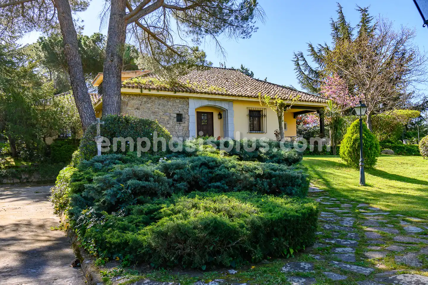 Chalet + parcela en Parquelagos
